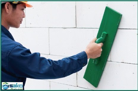 Hướng dẫn xử lý bề mặt tường gạch siêu nhẹ aac sau khi xây xong