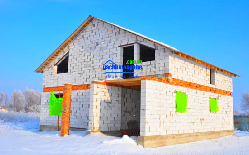 Nhà xây bằng gạch bê tông khí chưng áp AAC ở nước Nga