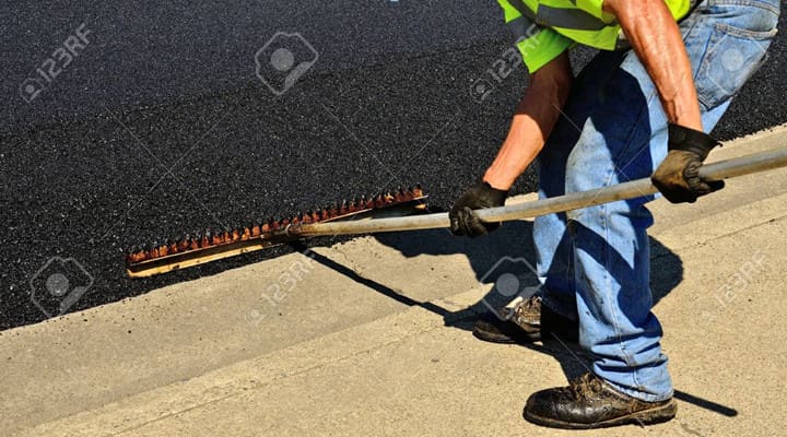 Thi công bê tông nhựa nguội rải mặt đường