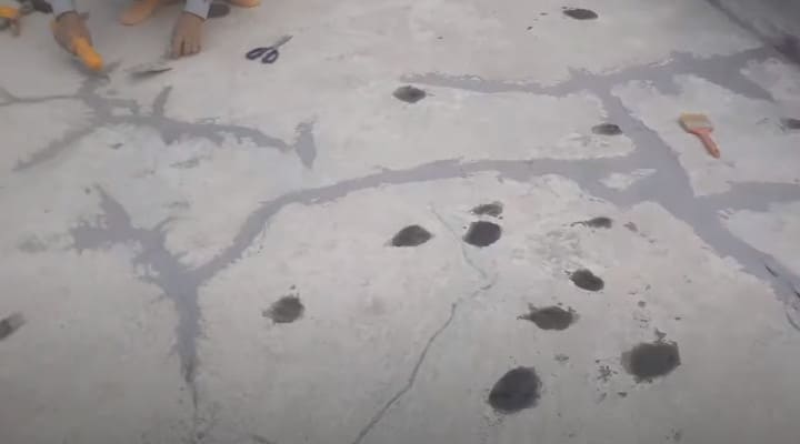 Bề mặt sàn bê tông bị nứt khi xử lý xong
