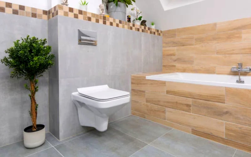 Lát gạch nhà vệ sinh kết hợp ốp tường gạch vân gỗ 10x60 cm và gạch lát nền 30x60 cm