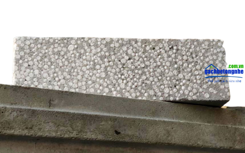 Bê trong cấu tạo của bê tông nhẹ EPS bao gồm xi măng, cát, phụ gia và cách hạt xốp EPS