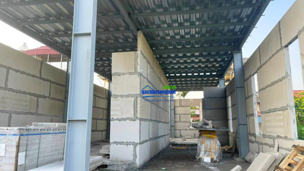 Xây nhà khung thép kết hợp lắp ghép tấm tường bê tông nhẹ ALC EPS và sàn deck