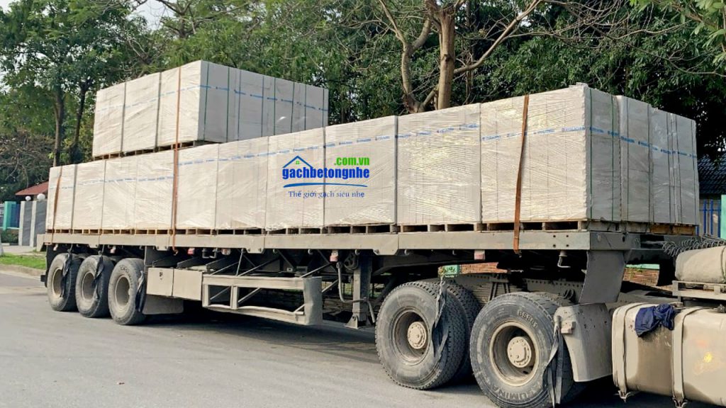 Hình ảnh vận chuyển và giao gạch bê tông khí chưng áp Viglacera tại tỉnh Thái Bình