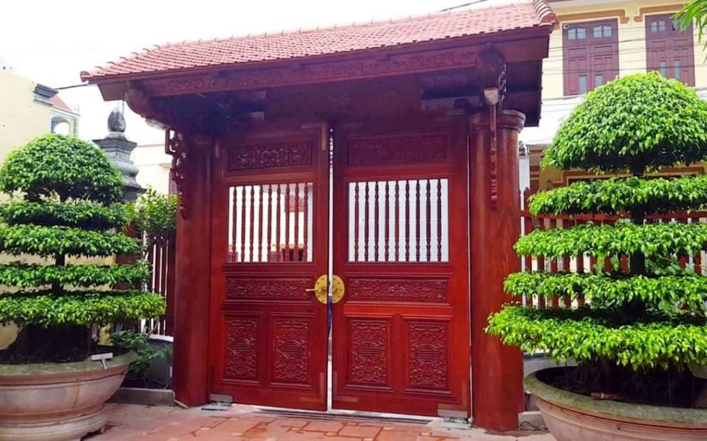 Mẫu cổng nhà bằng gỗ tự nhiên ở nông thôn đẹp