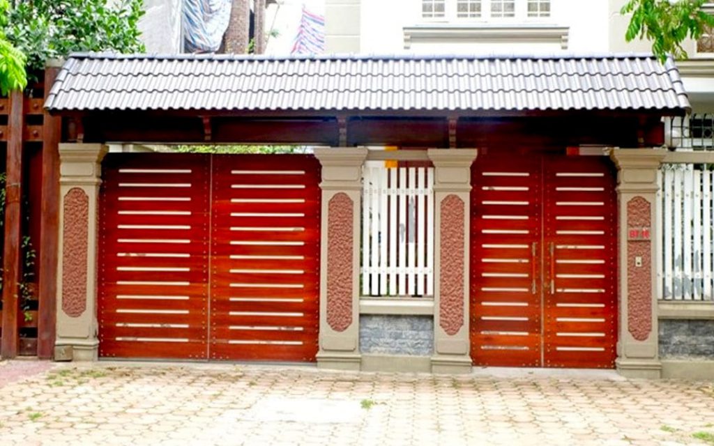 Mẫu cổng nhà được làm từ gỗ quý