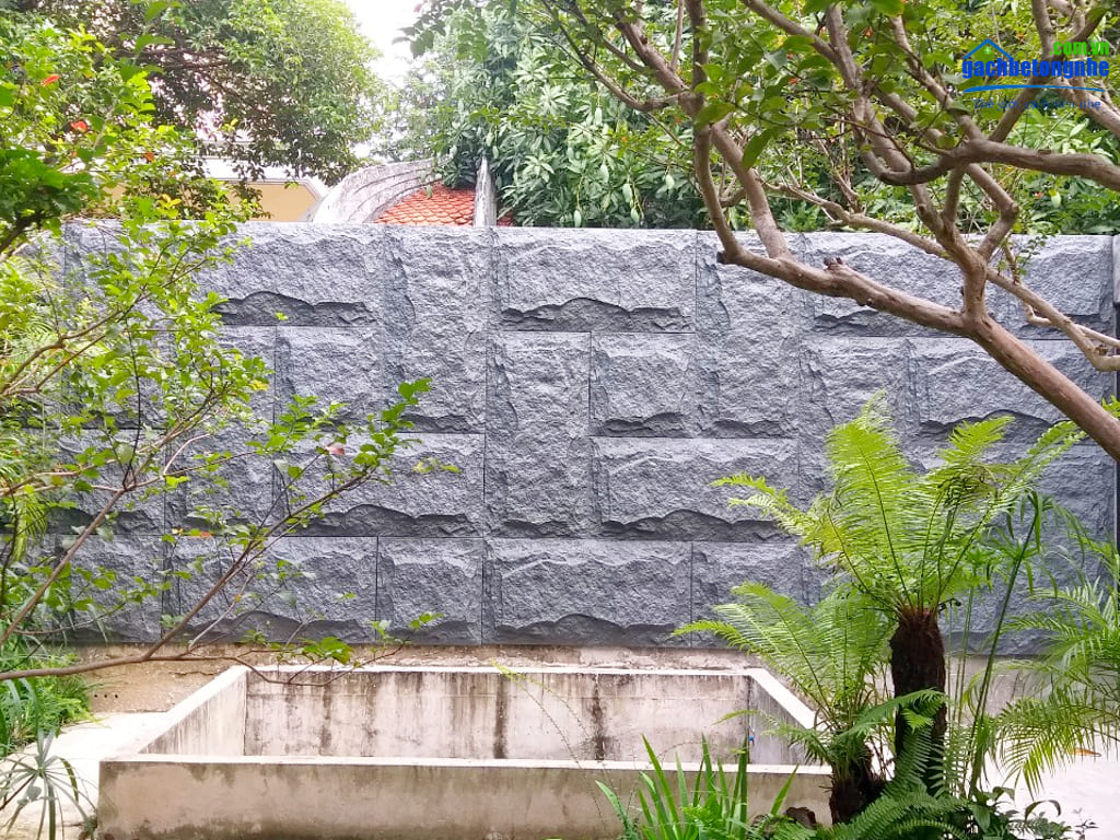 Tấm PU ốp tường giả đá mang tới vẻ đẹp tuyệt vời cho không gian sân vườn