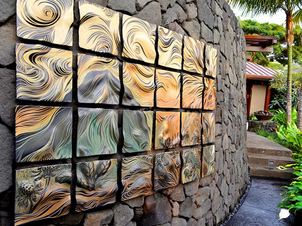 Tranh gạch ốp tường ngoài trời giúp trang trí và làm nổi bật không gian sân vườn