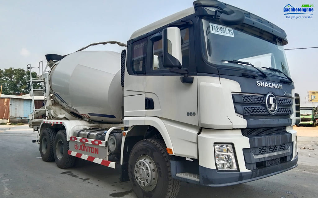 Xe bồn trộn bê tông Shacman nhập khẩu Trung Quốc loại 10m3 và 12m3